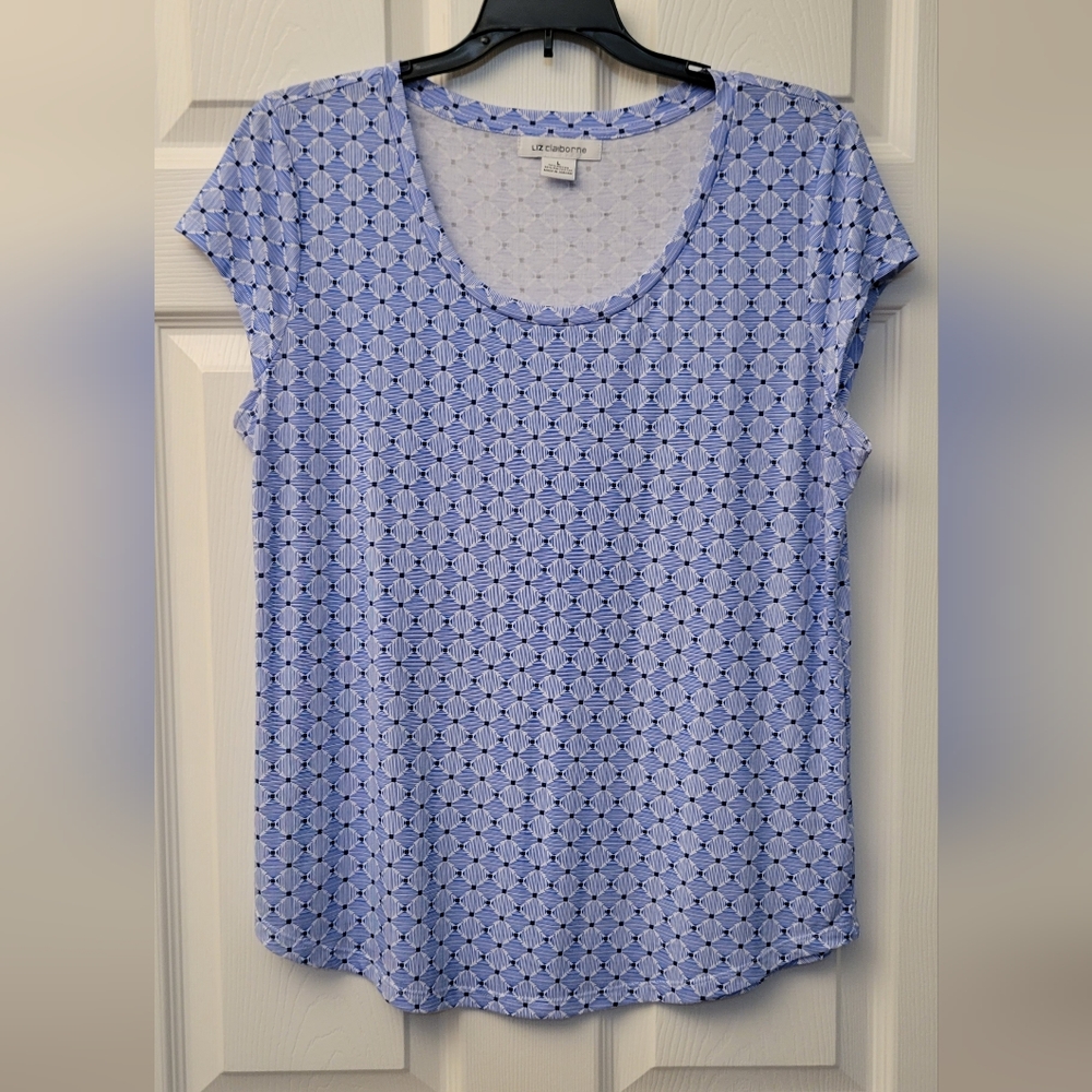 Liz Claiborne short sleeved top with pretty blue pattern, sz L.